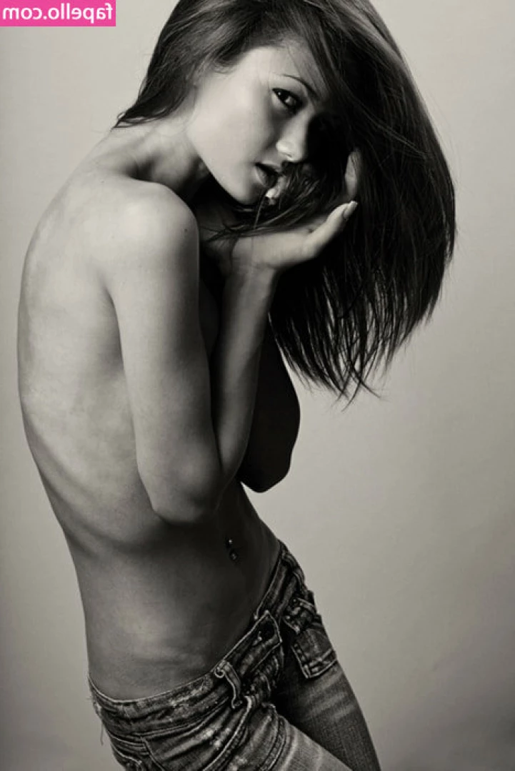 stella_stoyanov [ stella-stoyanov ] - Can you help me choose what to wear?