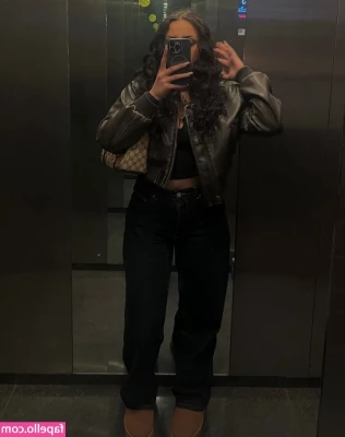 toni_rct [ toni-rct ] - Aren’t these shorts super sexy? 🤭