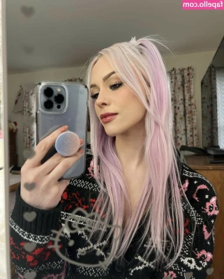 Penelope Ford [ penelope-ford ] - Attended a impromptu party