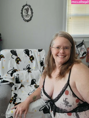 Faith and Courtney (mommyndme) [ faith-and-courtney-mommyndme ] - I am excited by the intense blowjob.