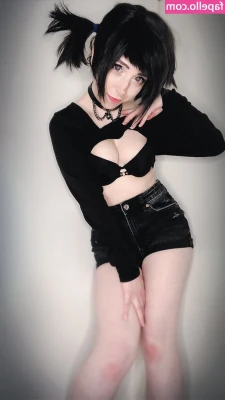 Knifearella - Who wants a weekend spent in bed with me