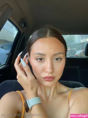 lina_key_xx [ lina-key-xx ] - Hey baby squeeze my peachy ass and fill your hands with one cheek in