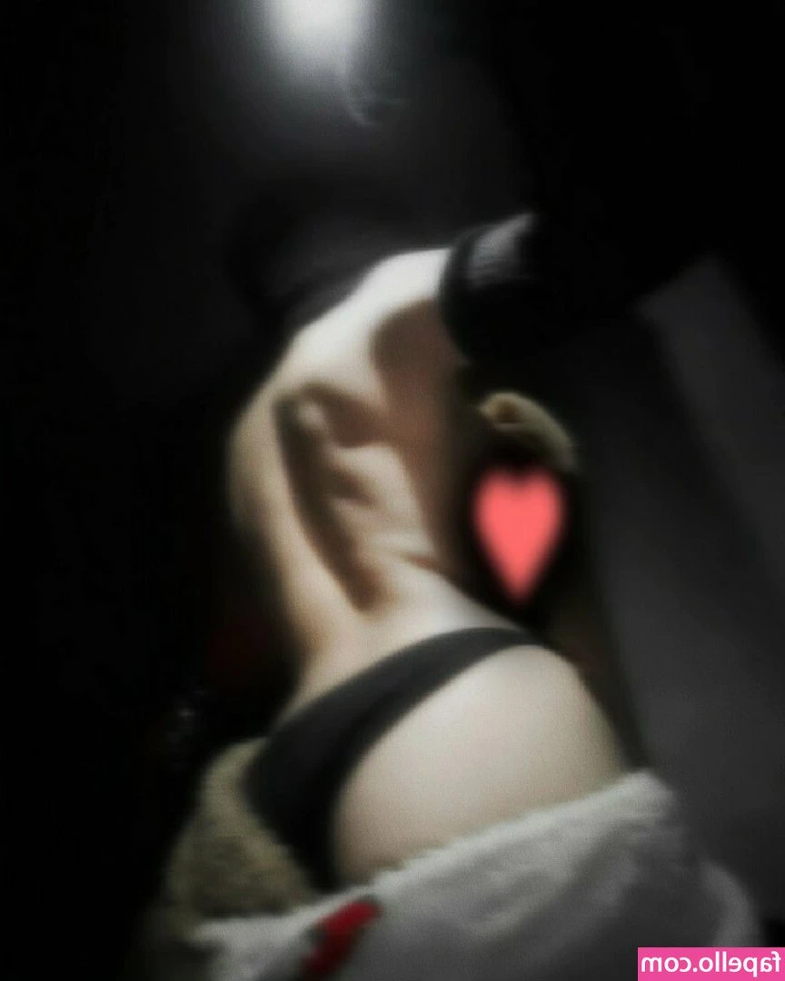 Nott_Isolate [ nott-isolate ] - Dark eye makeup and red lipstick