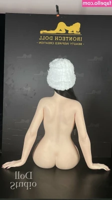 Yuna Doll [ yuna-doll ] - Would you like a custom video under my desk or driving bare foot 