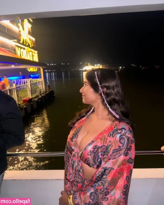 Ipsita Nandi / _ipsita_x [ ipsita-nandi-ipsita-x ] - Them titties hittin in the light huh