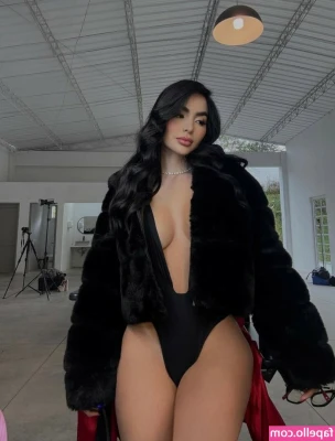  [ mariaisabelvilla ] - Look this hottie   right now  Just like an angel