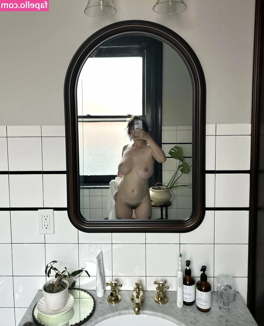 Labialibrarian - Hand print   on my arse is needed