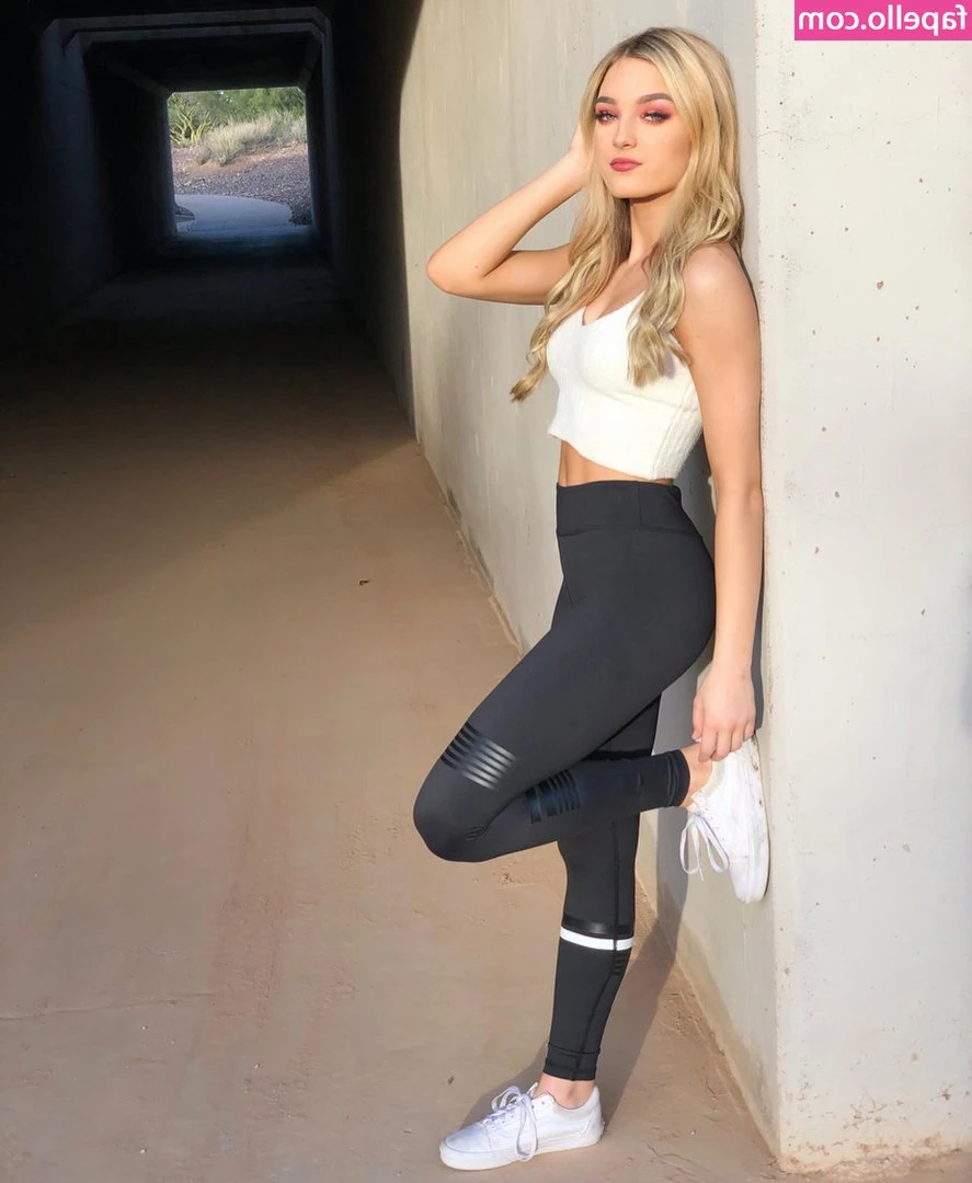 Savanah Moss [ savanah-moss ] - Happy weekend  Hope it s as fun and irresistible as me