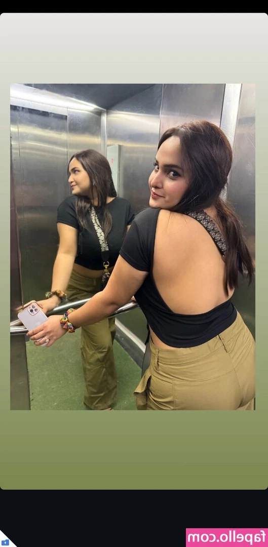 Aliya Naaz [ aliya-naaz ] - Oh hello there  Hehe