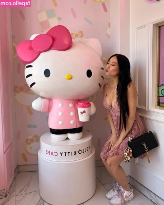 Ynori Nguyen [ ynori-nguyen ] - Do i look ready to be eaten or fucked? 😋