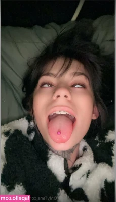 xxangelxx3 - BOOBS IN or OUT 😂 🤣