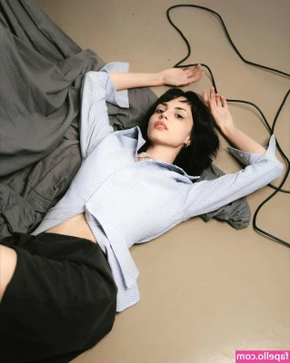 dontworryitsjustpolin dwpolin [ dontworryitsjustpolin-dwpolin ] - Just rolled out of bed, should I do coffee or tea?