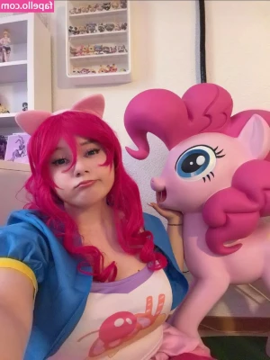 Mikaiichan - Got into this cute mushroom look to film a recent custom 🥰