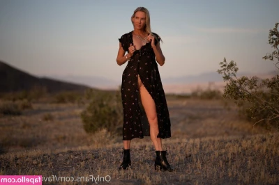 Suzy Favor Hamilton [ suzy-favor-hamilton ] - Peep the new lingerie 👀  💋💋