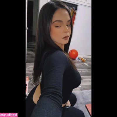 jlizzh - That pink part pokin 😸