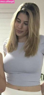 Scarlett Edmistone [ scarlett-edmistone ] - Went for a little walk yesterday  and Opppss  I Flashed My Boobs  lol
