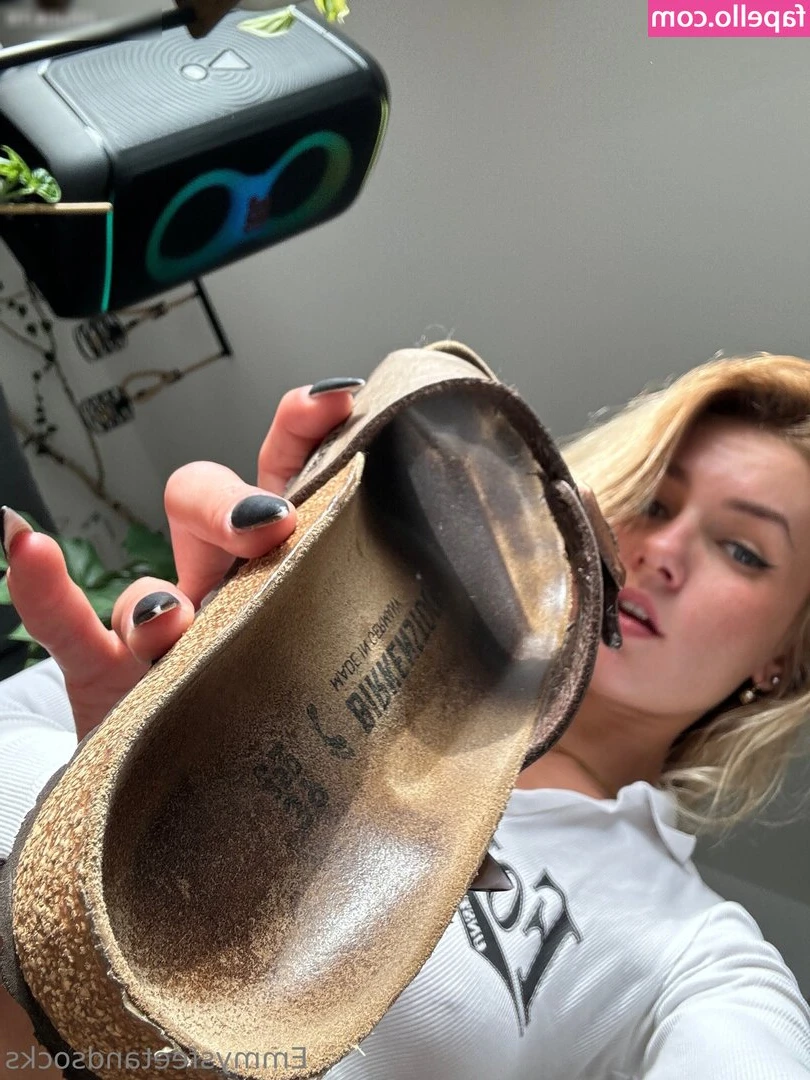 Emmysfeetandsocks - I want to see my back full of your milk