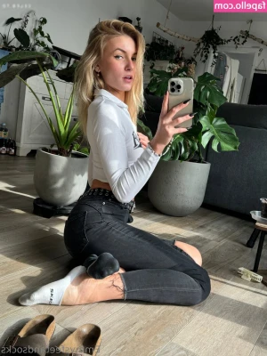 Emmysfeetandsocks - I want to be your Thirsty Quencher💦💦 part 1