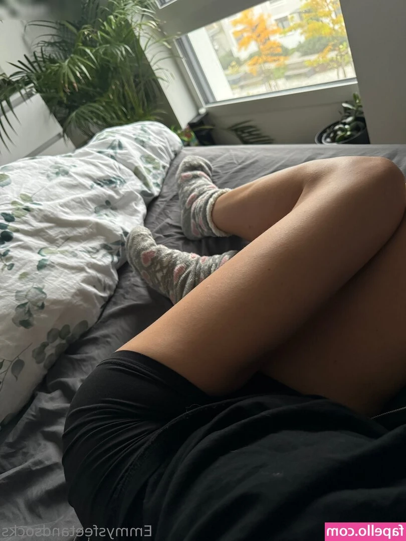 Emmysfeetandsocks - This weather makes me horny  anybody else