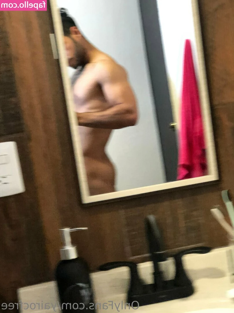 yairocfree - Do you think I’m sexy babe? 💋