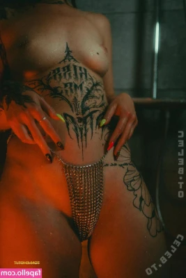 miss.pape [ miss-pape ] - 🏖☀️I like to show off my body when I go to the