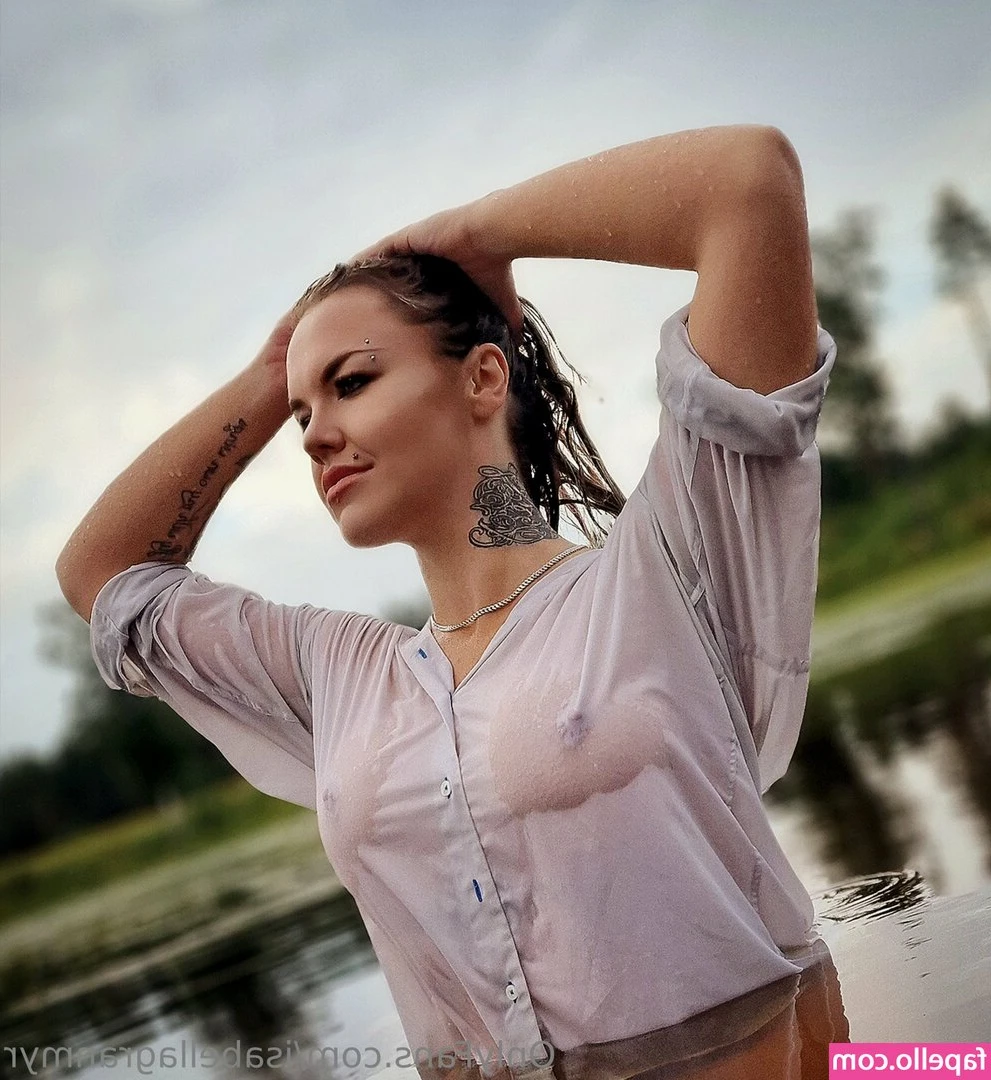 Isabella Granmyr [ isabella-granmyr ] - Red