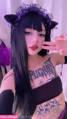 maldita_meg [ maldita-meg ] - Booty looks pretty in pink