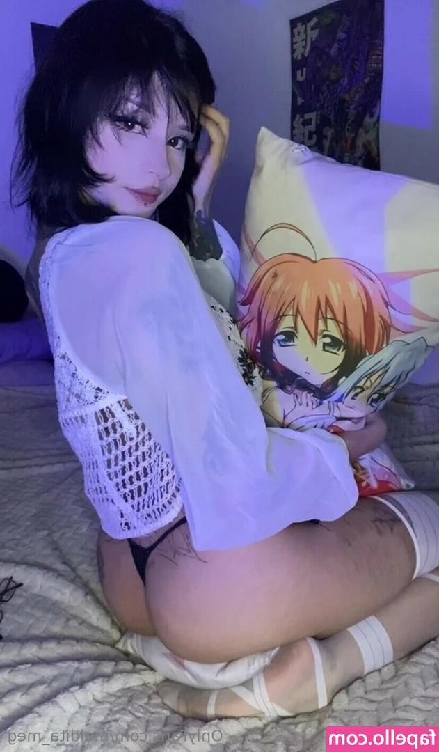 maldita_meg [ maldita-meg ] - Waiting for you to come play with me👀