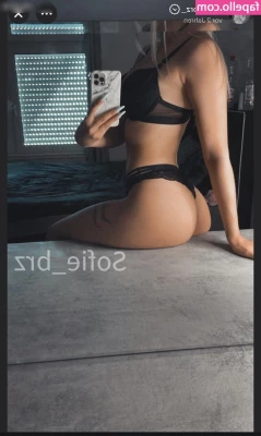 Sofie_brz [ sofie-brz-1 ] - I am your favorite snack of the day, aren't I babe? Tell me how you