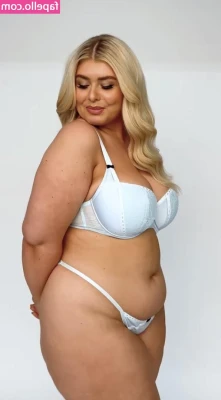 Izzy Nicholls [ izzy-nicholls ] - Ass So Phat You Just Can t Help But Just Admire It