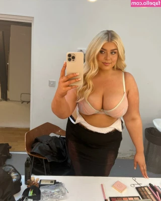 Izzy Nicholls [ izzy-nicholls ] - New phone takes pretty good videos