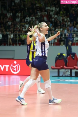 Gizem Örge [ gizem-rge ] - 3 until Midnight on my paid page      darlingdallas