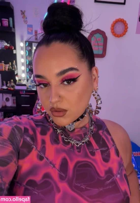 Hannah Espadas [ hannah-espadas ] - how's your day? i'm online if you wanna chat x