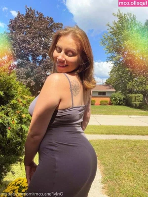 Sexy Momma [ sexy-momma ] - I need some head