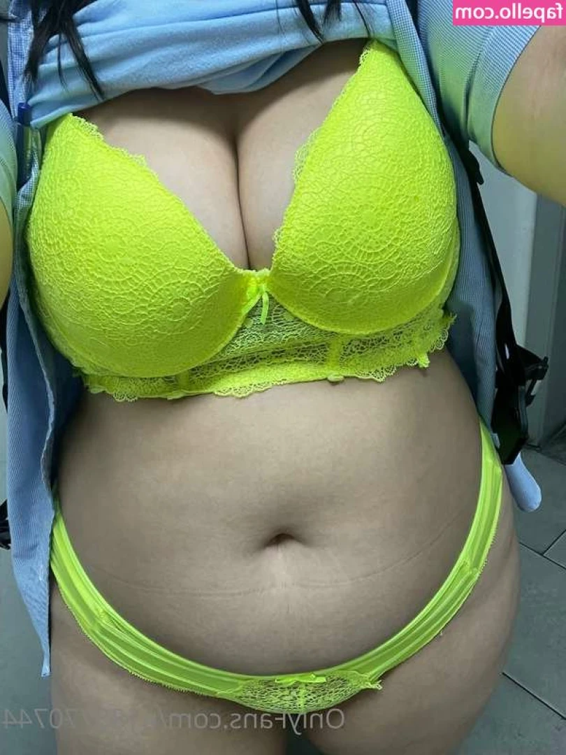 SexyRicGirl - Just a Lil looksie into what I m wearing and kinda removing in the