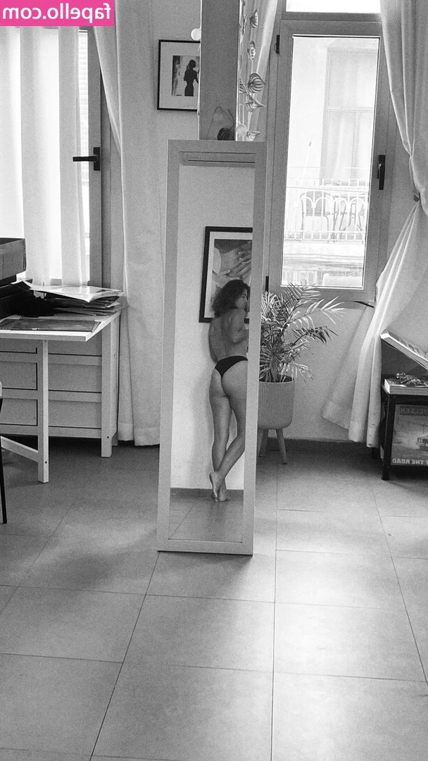Elisabeth Dubrovsky [ elisabeth-dubrovsky ] - Gotta use all this time to get artsy midday. Even if it's just chore