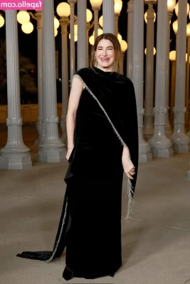 Kathryn Hahn [ kathryn-hahn ] - HERE TO SERVE