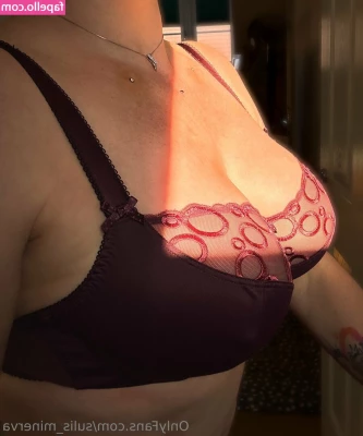 sulis_minerva [ sulis-minerva ] - Baking buns in the sun 🌞🍑