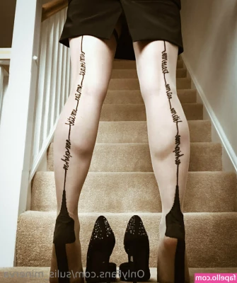 sulis_minerva [ sulis-minerva ] - Stare up at my ass as you kneel