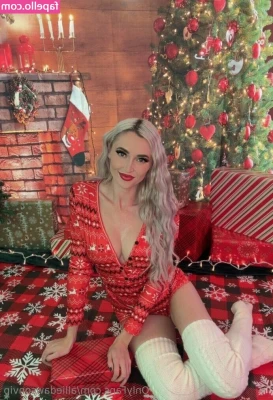 Allie Dawson [ allie-dawson-4 ] - A Saturday night vibe