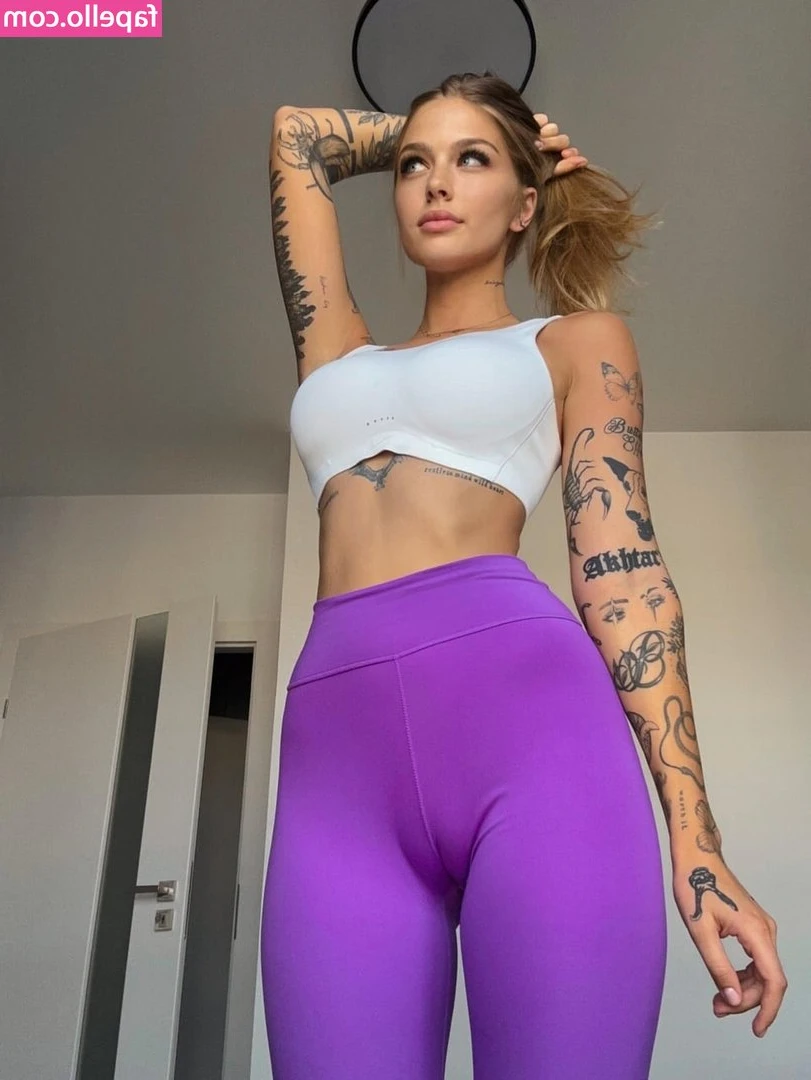 Kleinemausalex - HAPPY WHIPPED CREAM WEDNESDAY   come see me get messy in my full 2min