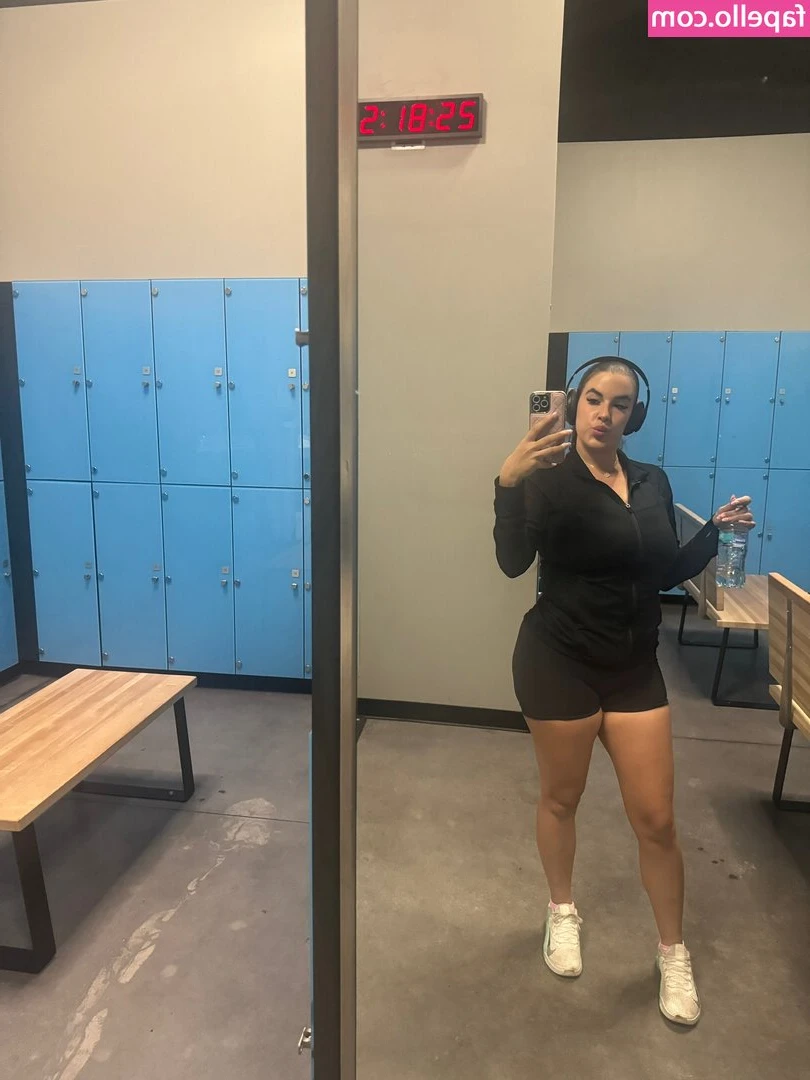 Maddie Elizabeth [ maddie-elizabeth ] - If you want some explicit content on feed  go to my other account  