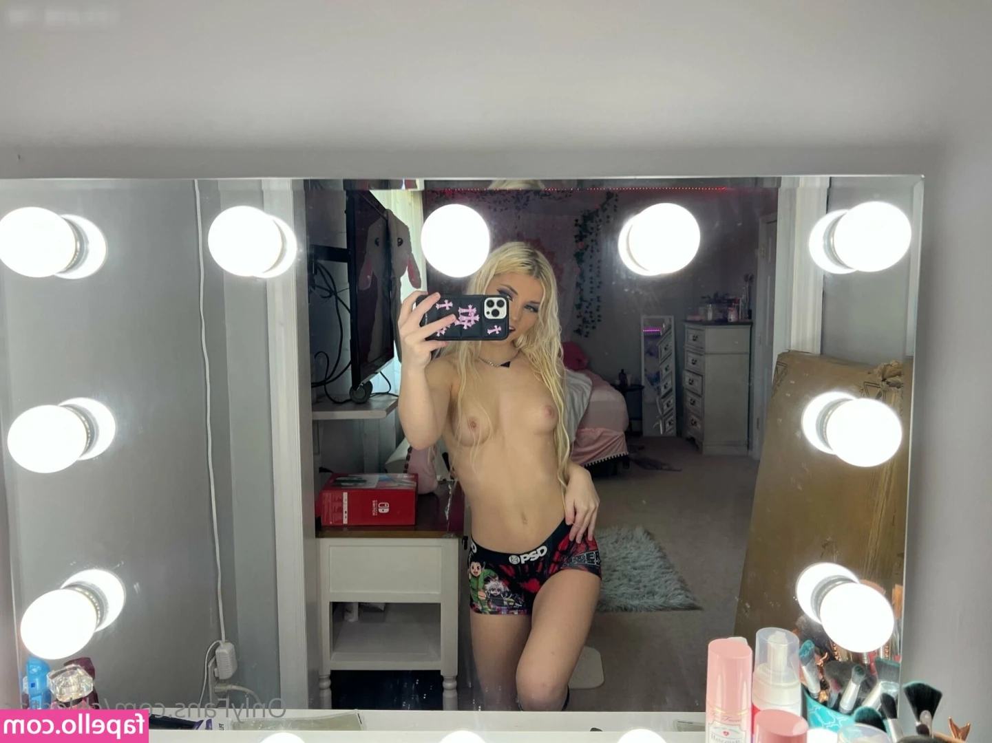 Chlostar [ chlostar-17 ] - Hot and sweaty in the gym today 🔥💦
