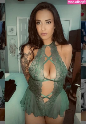 Taylor Rae [ taylor-rae ] - My VIP snapchat is live now   Ill be sharing daily clips of my life 