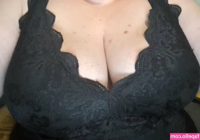 goddessmissy - @kenistyles Damn, this delivery boy just got one hell of a tip ;)