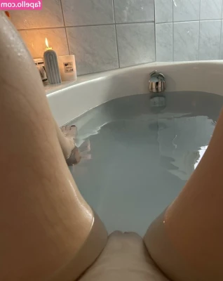annalena.of [ annalena-of ] - Just took a couple pics of my wet pussy after my sex session<3