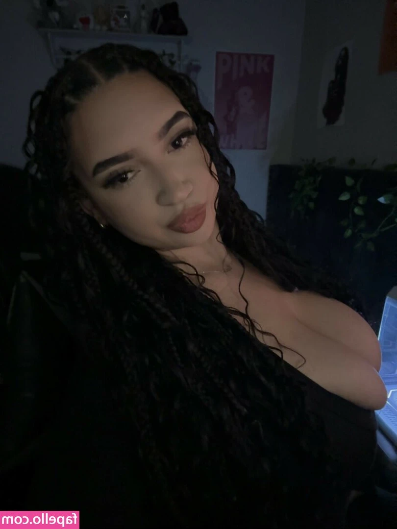 yearnerfps - Ready for my live at 10pm EST? 👸💦 I can’t wait to squirt all