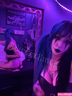 m3xxxy33 - Bow to the Queen of Spades
