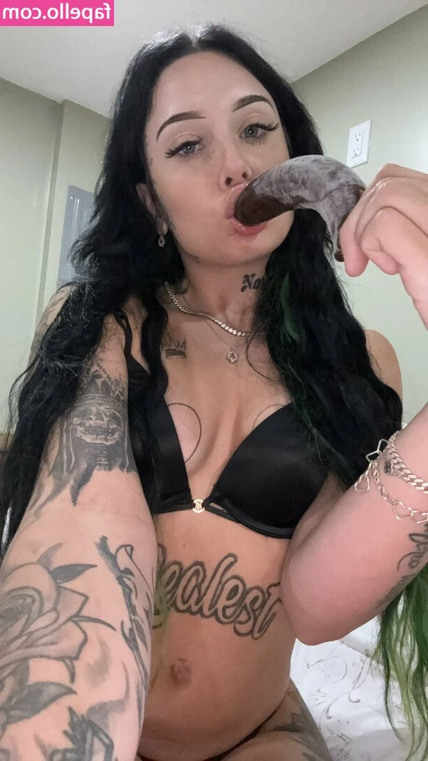 Therealestnicc - Happy Titty Tuesday everyone    Let me know what you like to see 