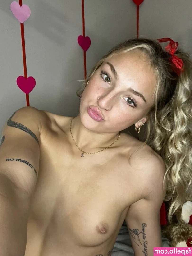 Sophie Maxson [ sophie-maxson ] - Fun clip  Tip your Mighty Maid
